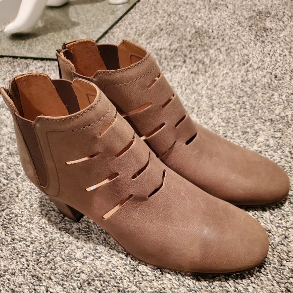 Aquatalia Tan Ankle Boots Size 9-1/2 - Picture 1 of 8